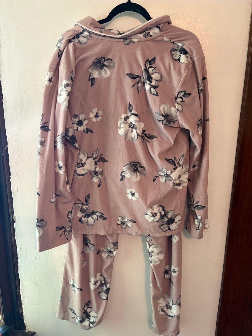 Simply Vera Vera Wang Pink and Black Floral Pajama Set - Picture 3 of 12